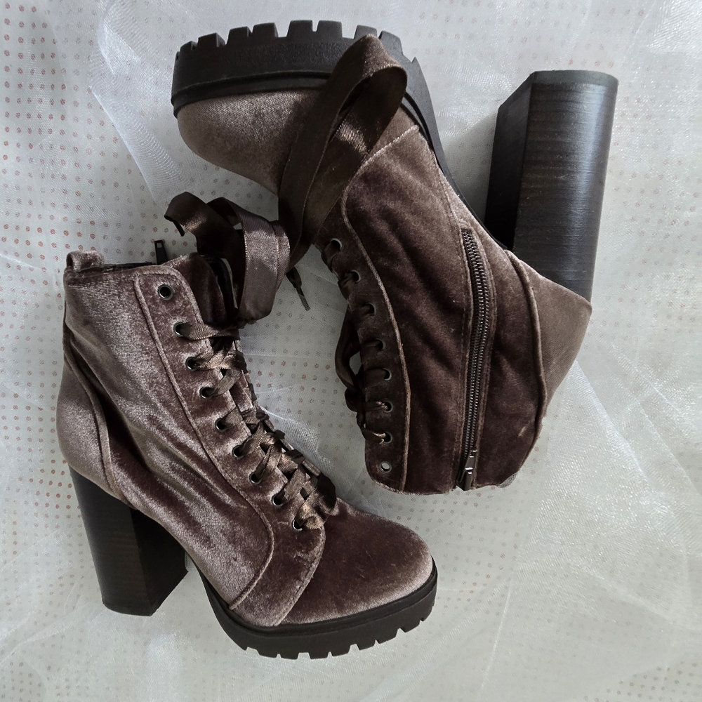 Steve Madden Frost Brown Velvet Lace-Up Ankle Boots Size 7.5M - Picture 4 of 10